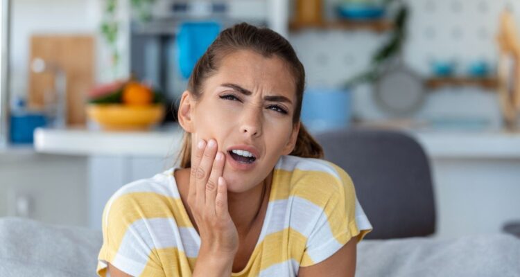 Why Do My Bottom Teeth Hurt