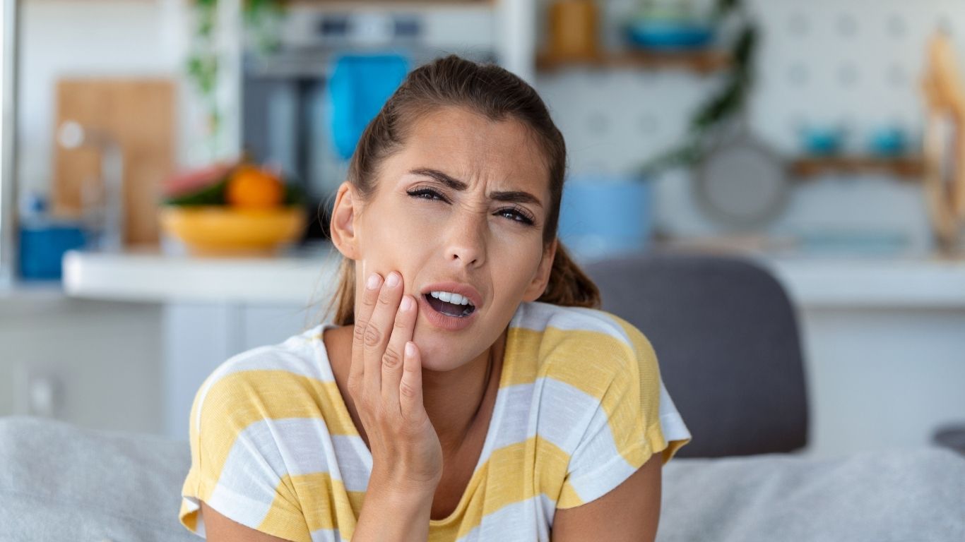Why Do My Bottom Teeth Hurt